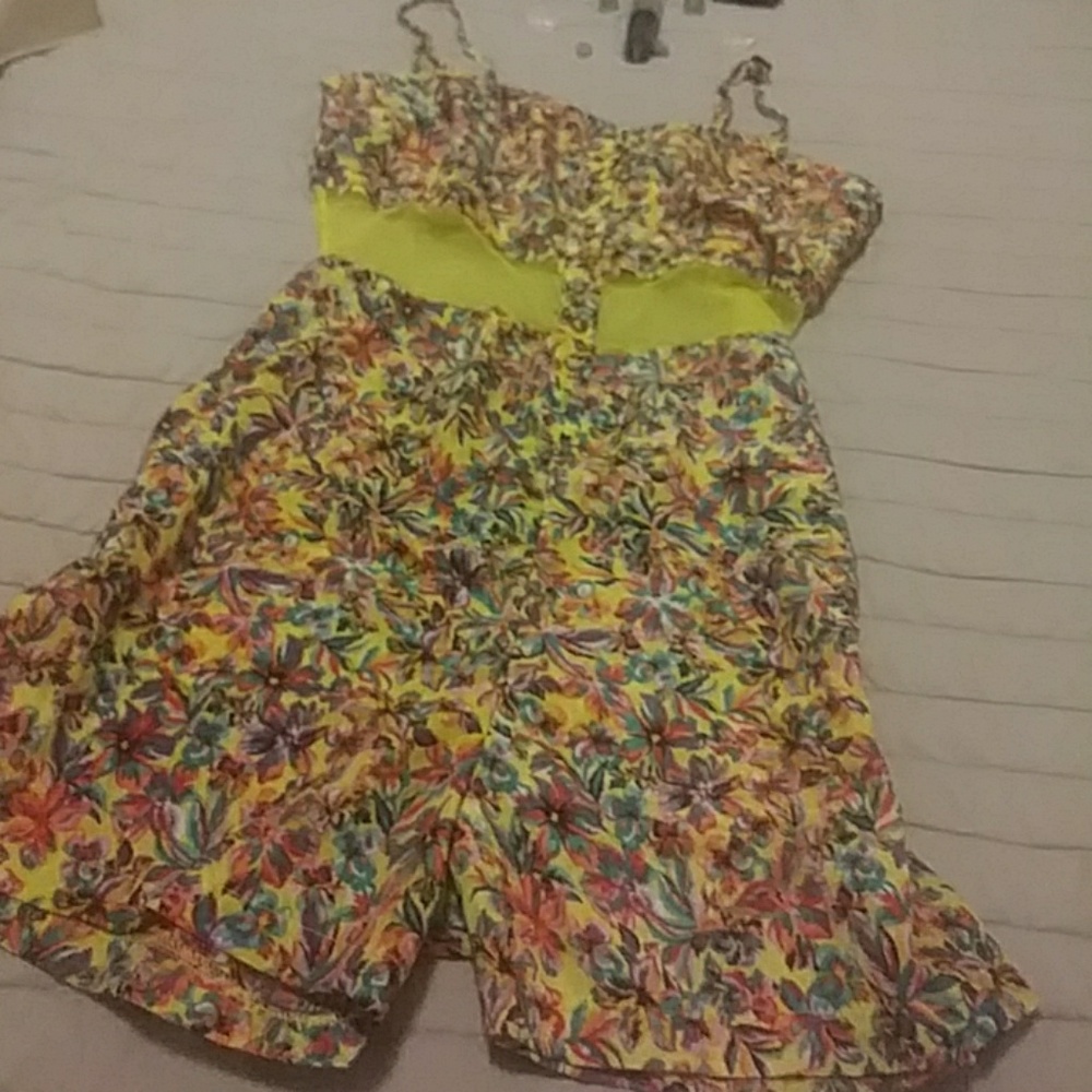 Beach romper - Picture 4 of 4